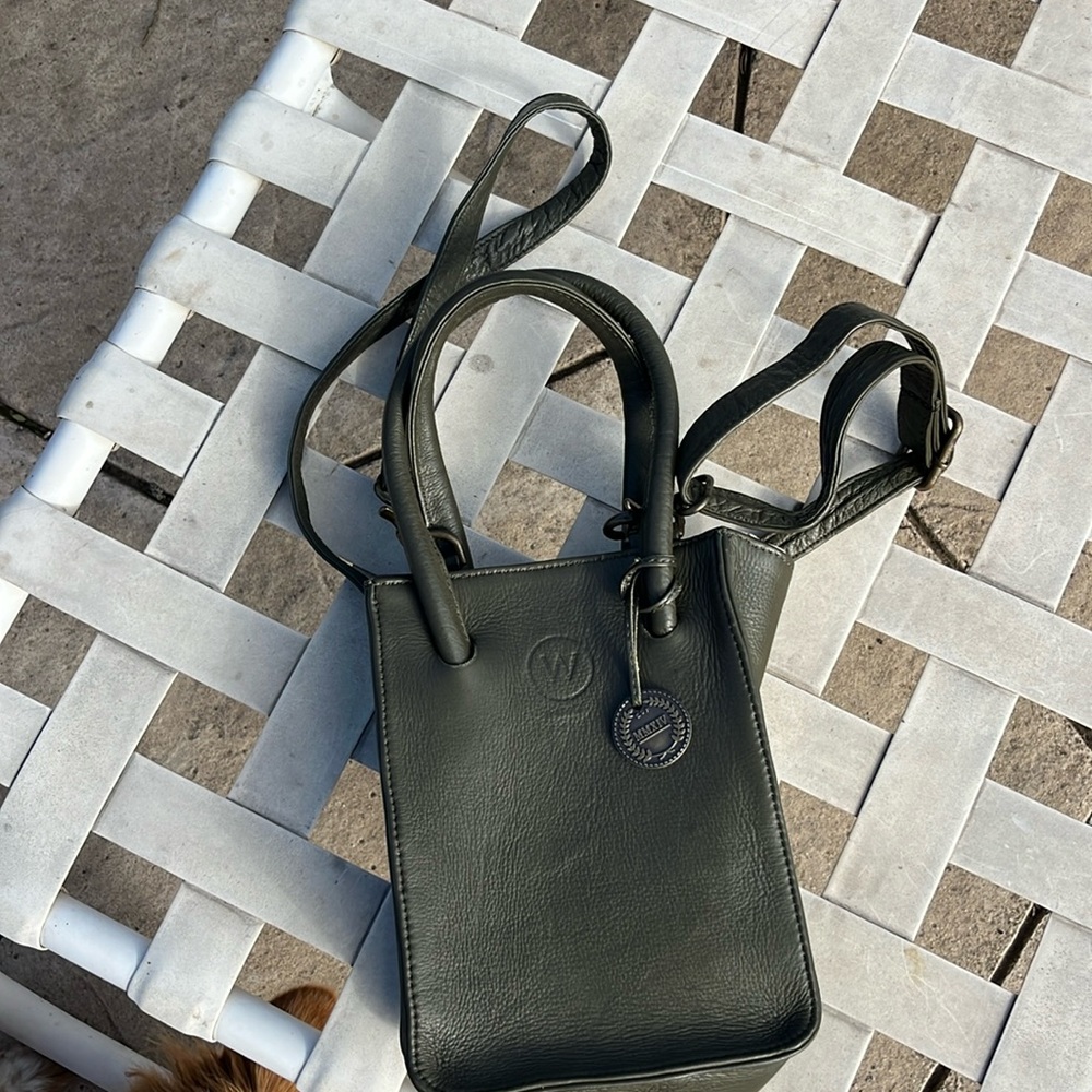 Wanderers Travel Company NWOT
The Düsseldorf Crossbody
Olive